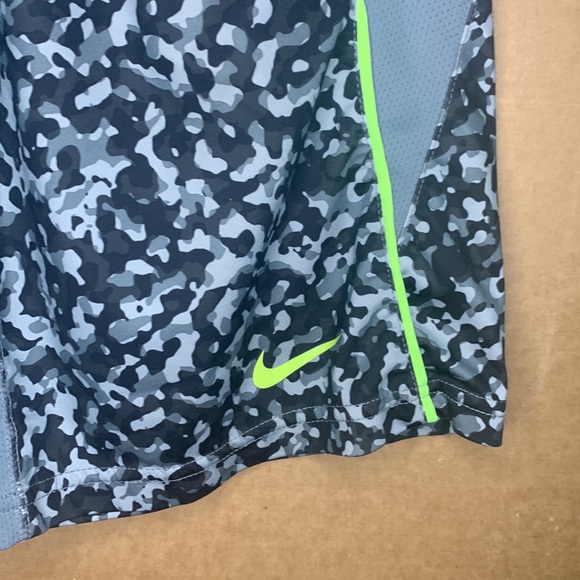 Large Nike Boys Athletic Shorts - Picture 2 of 5